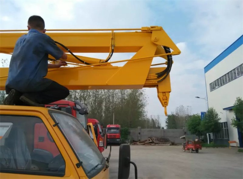 東風(fēng)雙排高空作業(yè)車｛12米.14米.16米｝