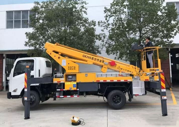 程力江鈴凱銳20米伸縮臂式高空作業(yè)車引領(lǐng)行業(yè)新潮流