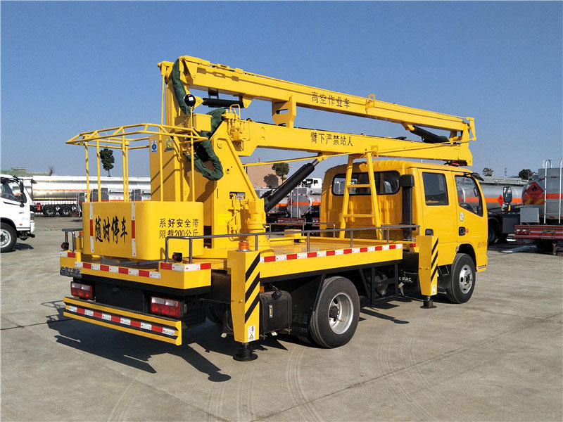 東風多利卡14米高空作業(yè)車