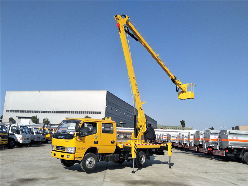 東風多利卡14米高空作業(yè)車