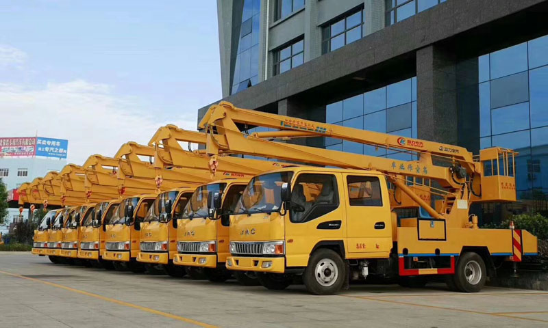 山東江淮駿鈴12米高空作業(yè)車8臺(tái)整裝待發(fā)