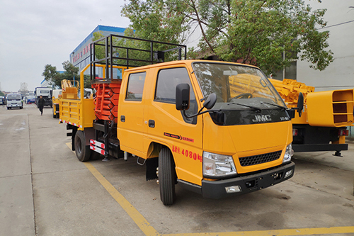 江鈴12米升降平臺式高空作業(yè)車