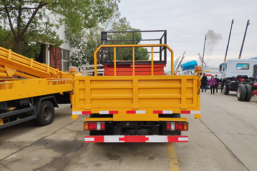 江鈴12米升降平臺式高空作業(yè)車