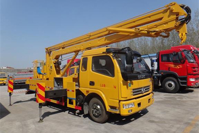 東風(fēng)多利卡18米高空作業(yè)車