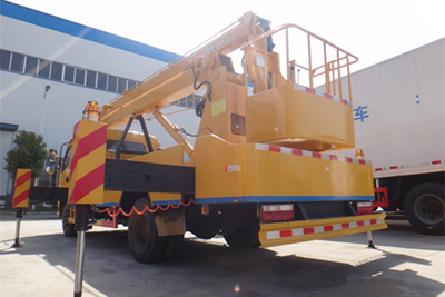 東風(fēng)多利卡18米高空作業(yè)車