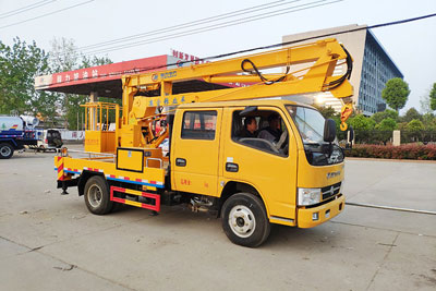 東風12米高空作業(yè)車