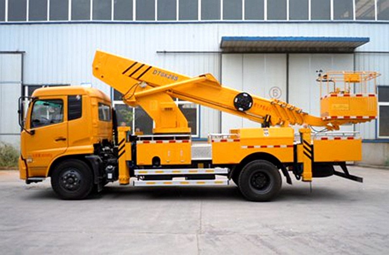 國(guó)六東風(fēng)天錦32米伸縮臂式高空作業(yè)車