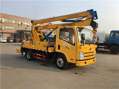 解放國六13.5米藍牌折臂高空作業(yè)車
