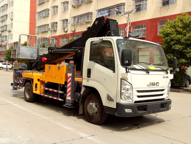 程力專汽江鈴牌28米伸縮臂式高空作業(yè)車