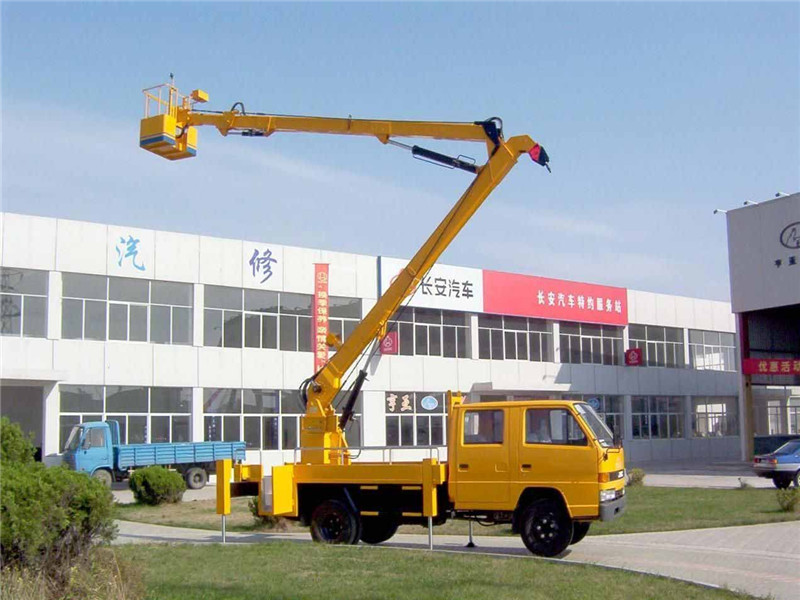 高空作業(yè)車的無奈與支搭腳手架的現(xiàn)實(shí)