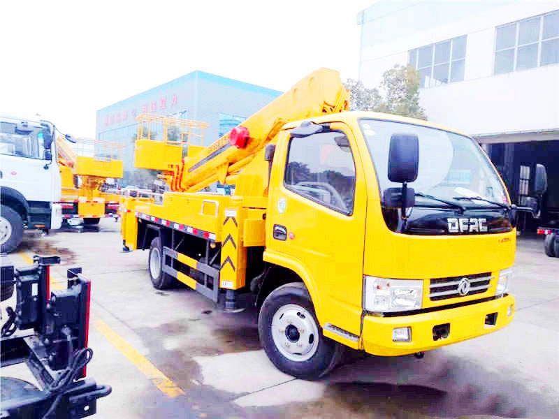在行駛中高空作業(yè)車(chē)需要注意哪些