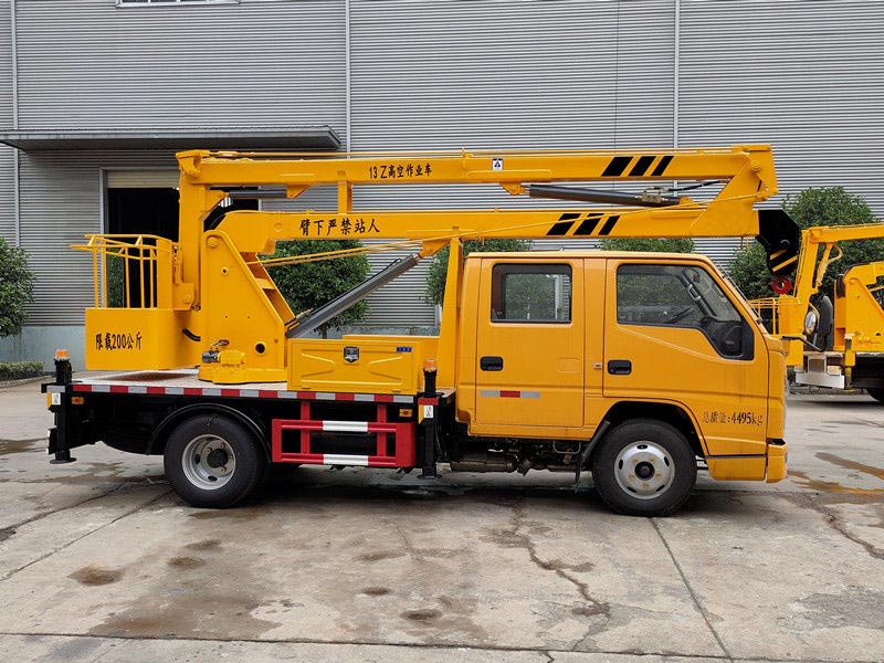 國六藍(lán)牌江鈴雙排13米高空作業(yè)車