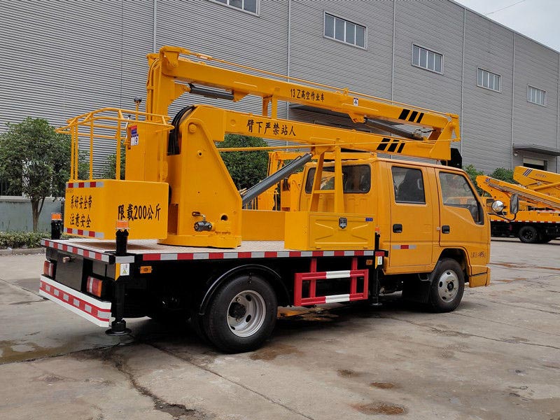 國六藍(lán)牌江鈴雙排13米高空作業(yè)車