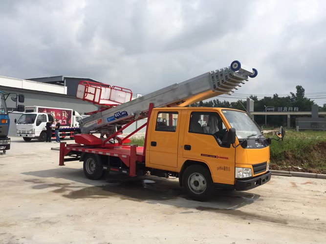 江鈴順達(dá)28米高空云梯搬家作業(yè)車