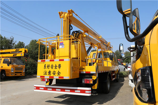慶鈴五十鈴ELF雙排國(guó)六18.5米折疊臂式高空作業(yè)車