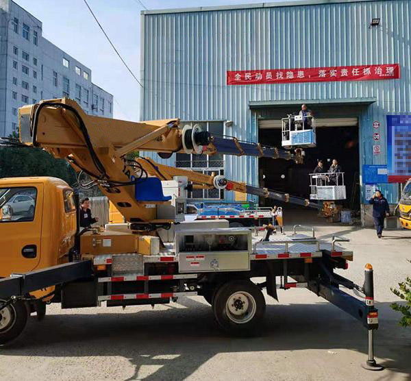 23米27米藍(lán)牌高空作業(yè)車收到很多客戶的青睞