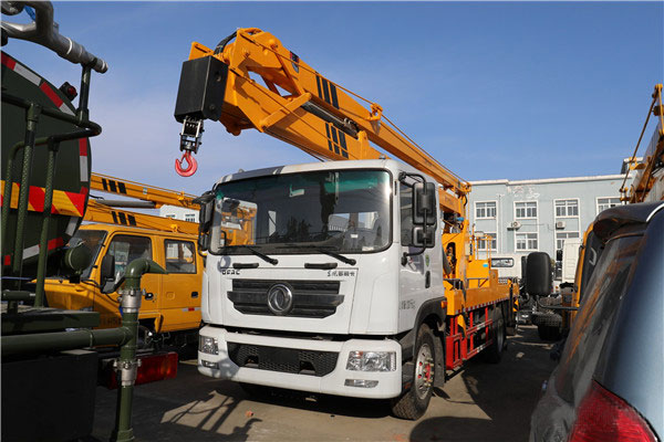 20米22米高空作業(yè)車-國(guó)六東風(fēng)多利卡D9