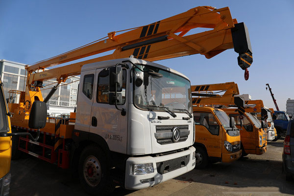 20米22米高空作業(yè)車-國(guó)六東風(fēng)多利卡D9