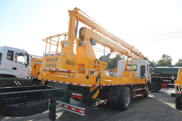 20米22米高空作業(yè)車-國(guó)六東風(fēng)多利卡D9