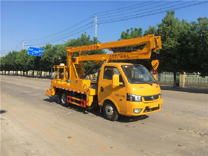 國(guó)六藍(lán)牌東風(fēng)途逸13米折臂高空作業(yè)車