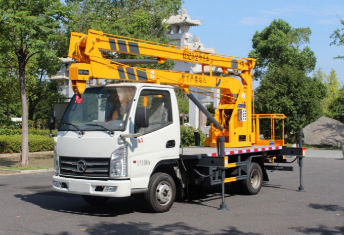 國六藍牌凱馬折臂高空作業(yè)車-13.5米