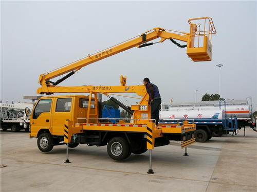五十鈴12米折臂式高空作業(yè)車