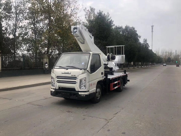 國(guó)六17.5米藍(lán)牌直臂高空作業(yè)車