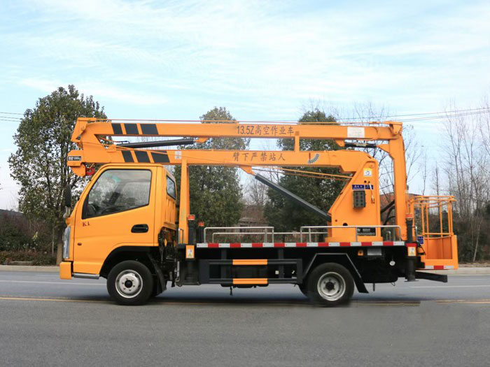 國(guó)六凱馬13.5米藍(lán)牌高空作業(yè)車