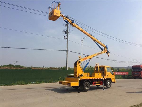 藍(lán)牌福田13.5米高空作業(yè)車廠家