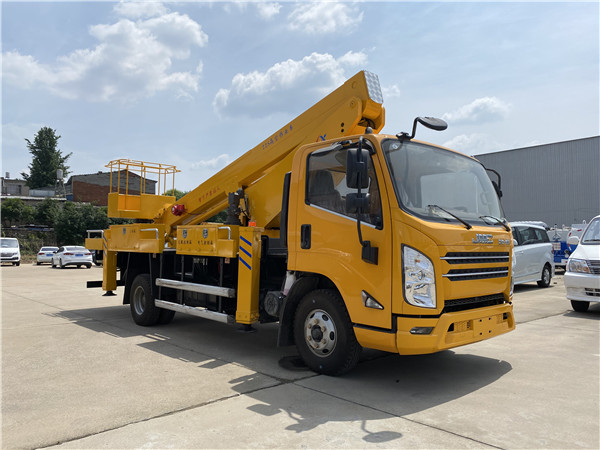 國(guó)六江鈴22米伸縮臂高空作業(yè)車發(fā)車