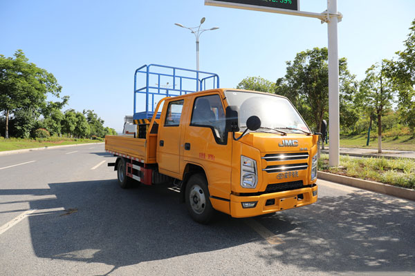 江鈴順達(dá)雙排國六8米剪刀式高空作業(yè)車有什么不同