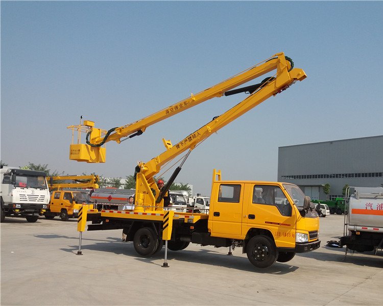 東風(fēng)雙排座14米國六高空作業(yè)車
