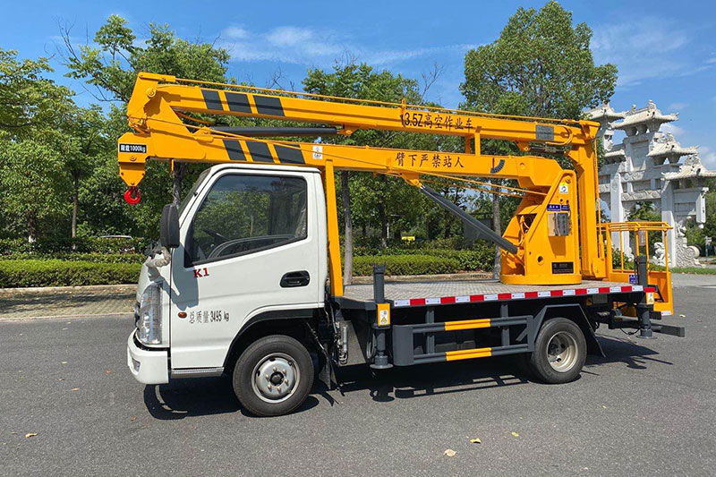 凱馬13.5米藍(lán)牌高空作業(yè)車