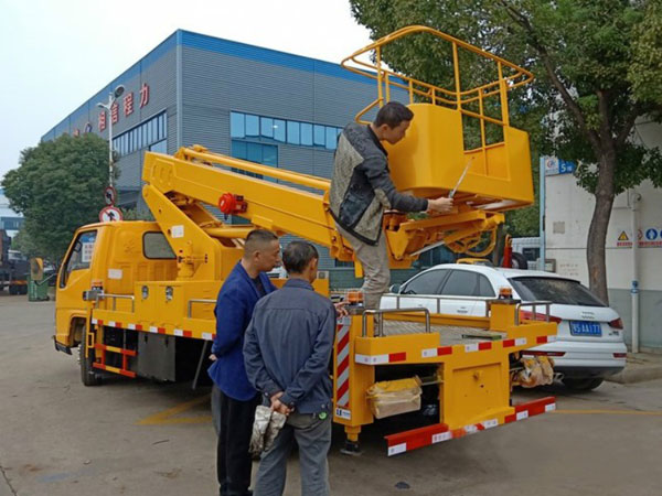 國六江鈴藍(lán)牌高空作業(yè)車配置介紹