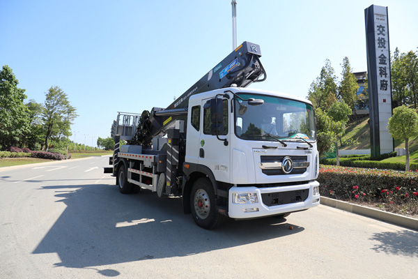 東風(fēng)D9國(guó)六45米高空作業(yè)車