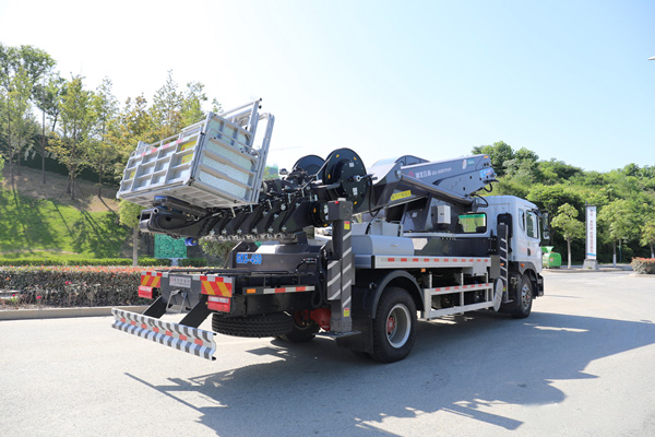 東風(fēng)D9國(guó)六45米高空作業(yè)車