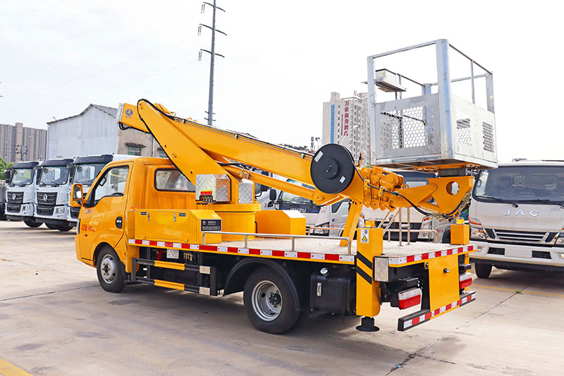 國六東風(fēng)途逸16米藍牌單排伸縮臂高空作業(yè)車
