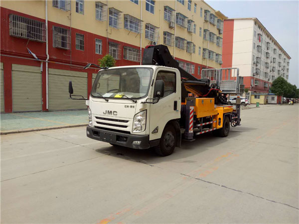 江鈴進口28米伸縮臂高空作業(yè)車