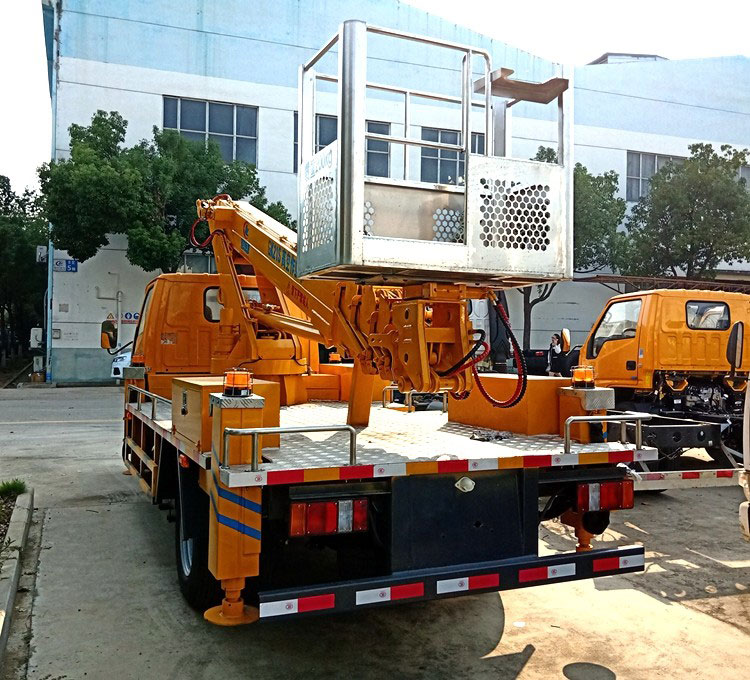江鈴國(guó)六伸縮臂21米高空作業(yè)車(chē)