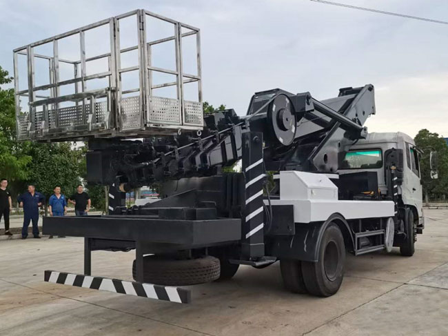 舉升高度45米的東風天錦高空作業(yè)車