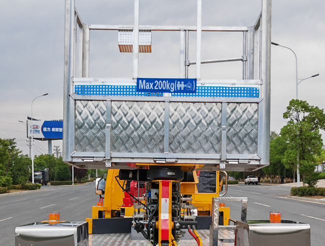 23米江鈴順達藍(lán)牌高空作業(yè)車已送往長沙交車