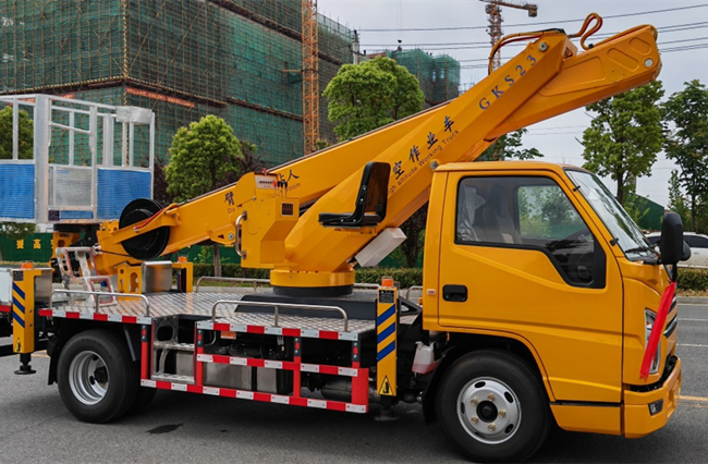 23米江鈴順達藍(lán)牌高空作業(yè)車已送往長沙交車