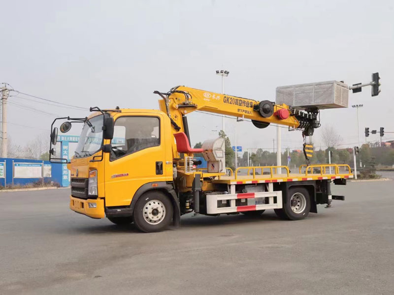 恭喜新疆楊總第一次嘗試帶吊的高空作業(yè)車(chē)