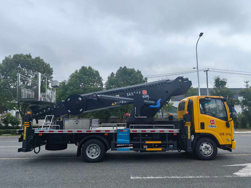 程力華鑫慶鈴鈴咖36米直臂高空作業(yè)車
