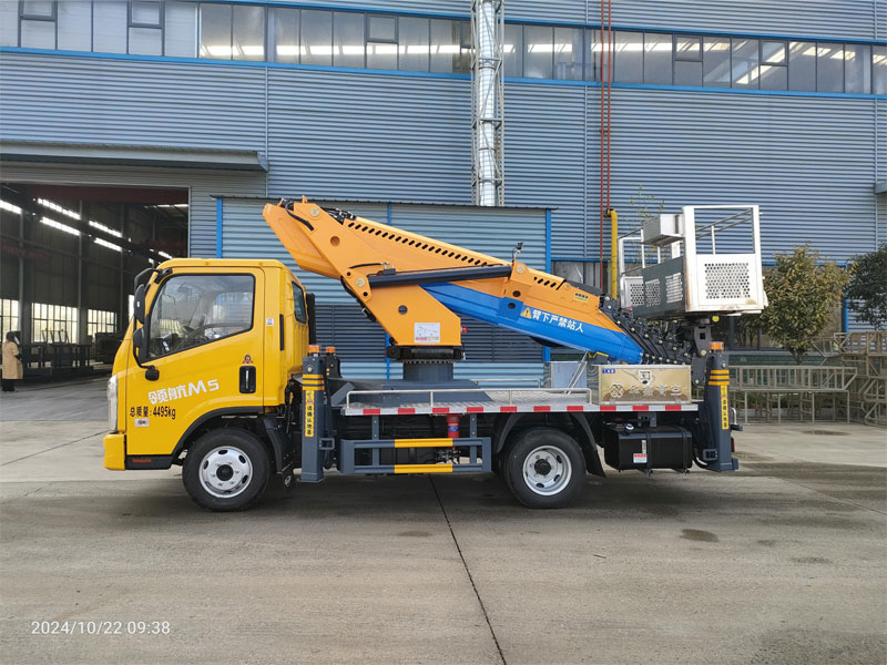 程力華鑫國六福田領(lǐng)航M5藍(lán)牌30米直臂高空作業(yè)車
